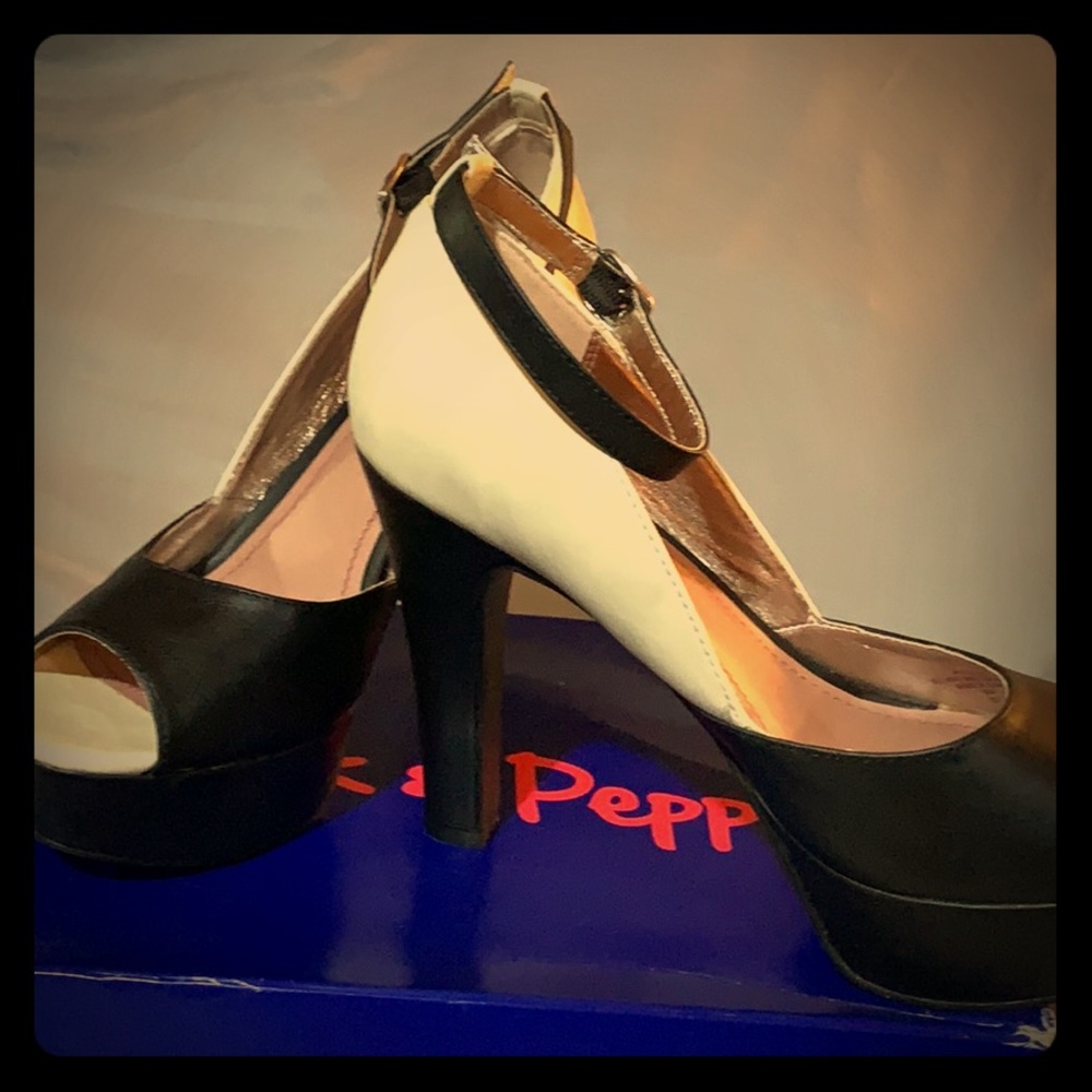 Pink& pepper shoes size9 never worn